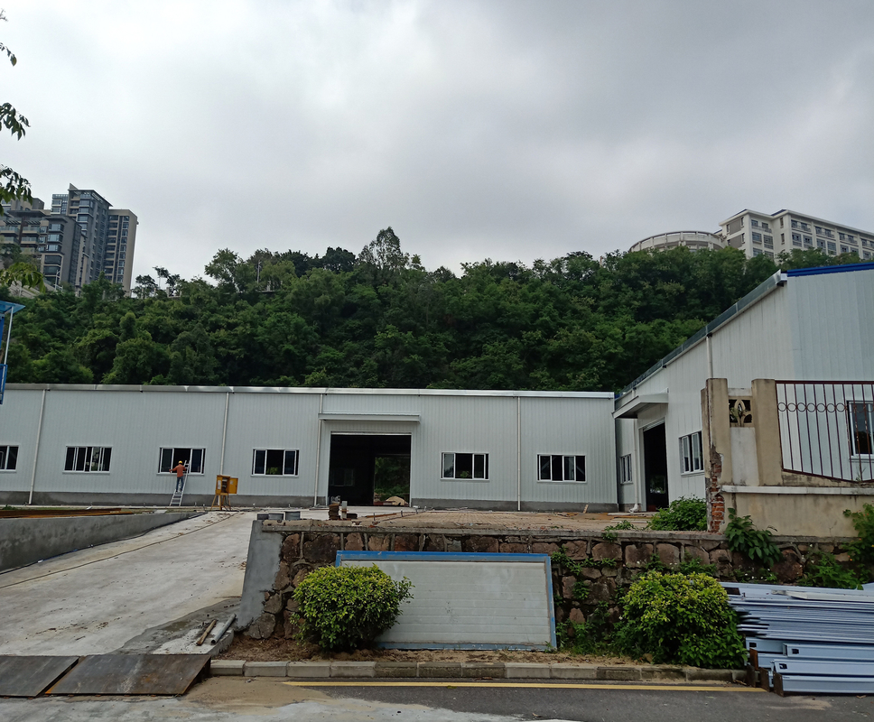 Industrial Light Steel Warehouse With Crane Supported Aisles For Efficient Material Handling