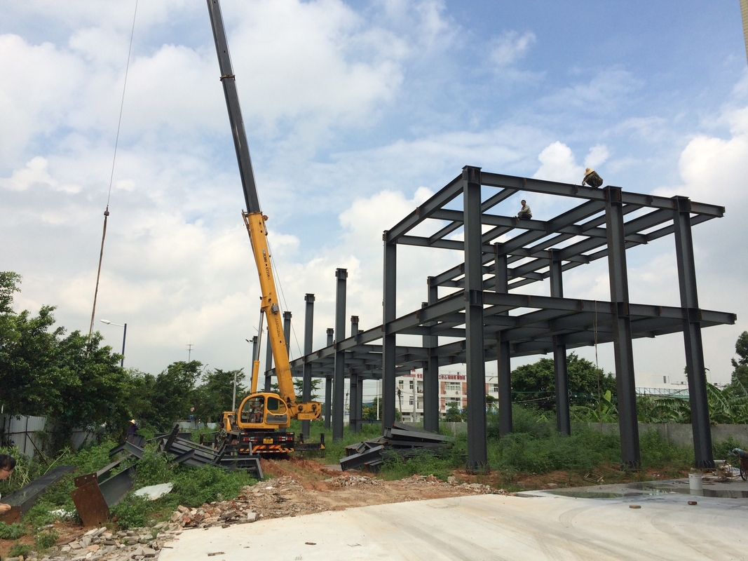 Durable Hot Dipped Galvanized Light Steel Structure Workshop Building With Spacious Layout