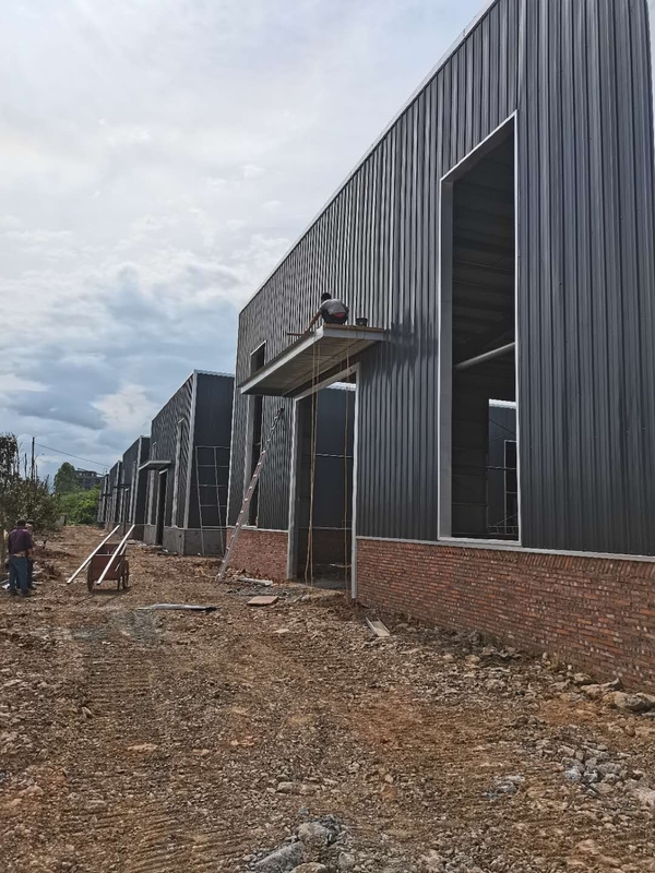 Hot Dip Galvanized Moisture Proof Steel Frame Greenhouse Construction For Vegetable Greenhouse Warehouse